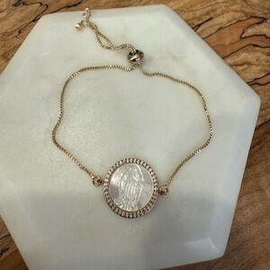 Gold Pendant Bracelet